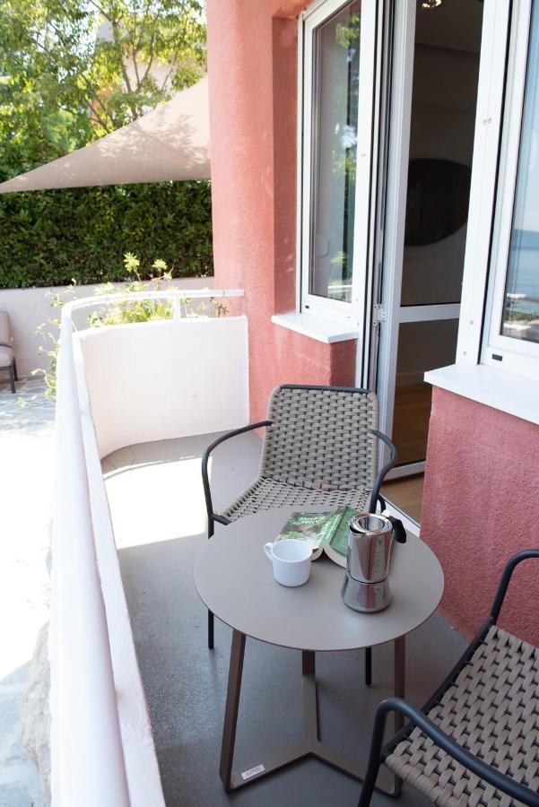 Beachfront Apartment Rosa Del Mar Jardin Moscenicka Draga Exterior photo