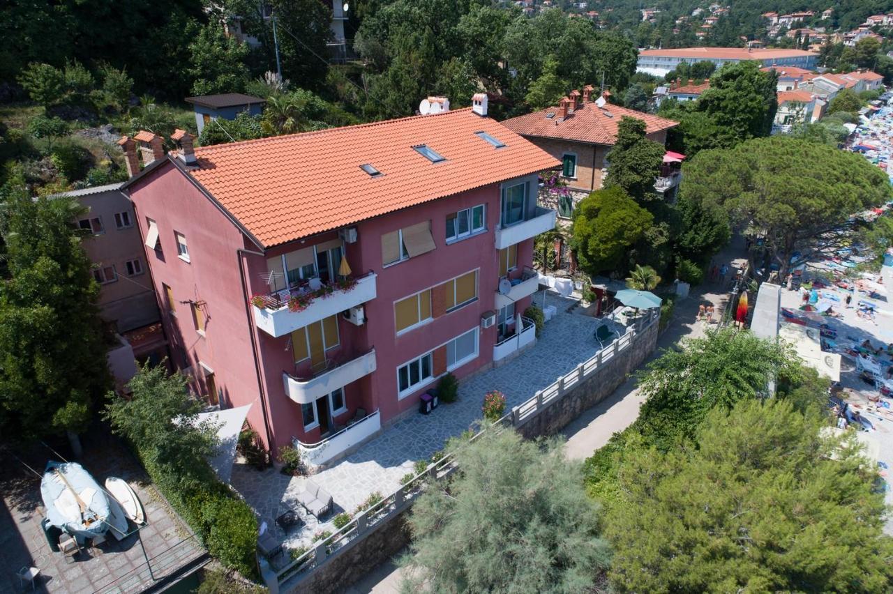 Beachfront Apartment Rosa Del Mar Jardin Moscenicka Draga Exterior photo