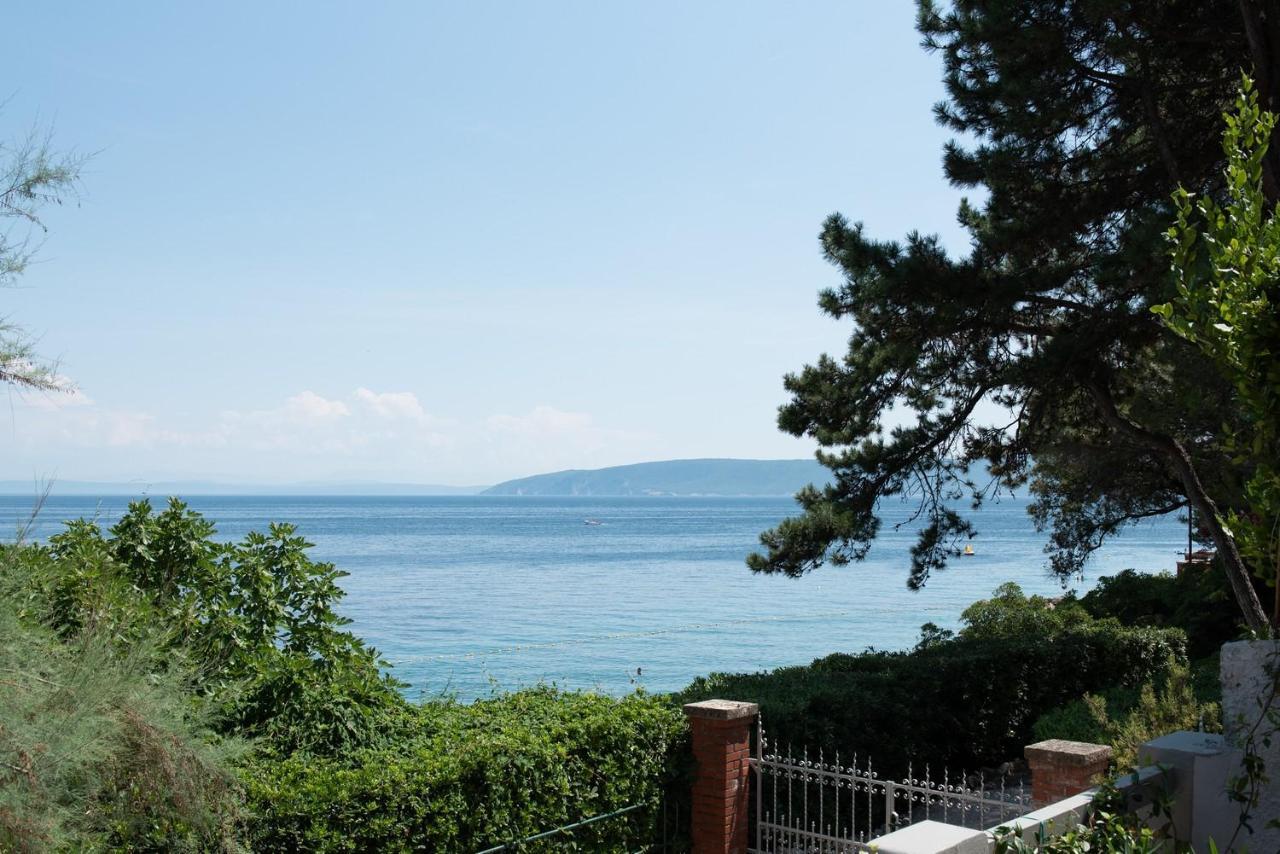 Beachfront Apartment Rosa Del Mar Jardin Moscenicka Draga Exterior photo