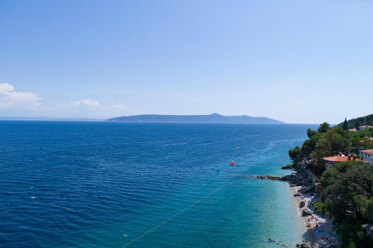 Beachfront Apartment Rosa Del Mar Jardin Moscenicka Draga Exterior photo